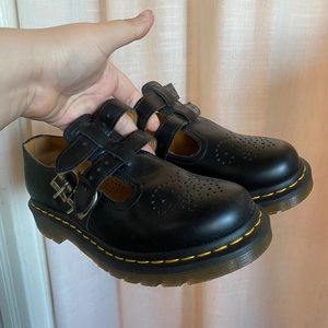 8065 SMOOTH LEATHER MARY JANE SHOES is size 6